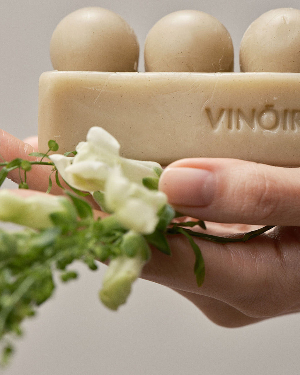 Vinoir Decanting Shampoo Bar | Le Pique-Nique