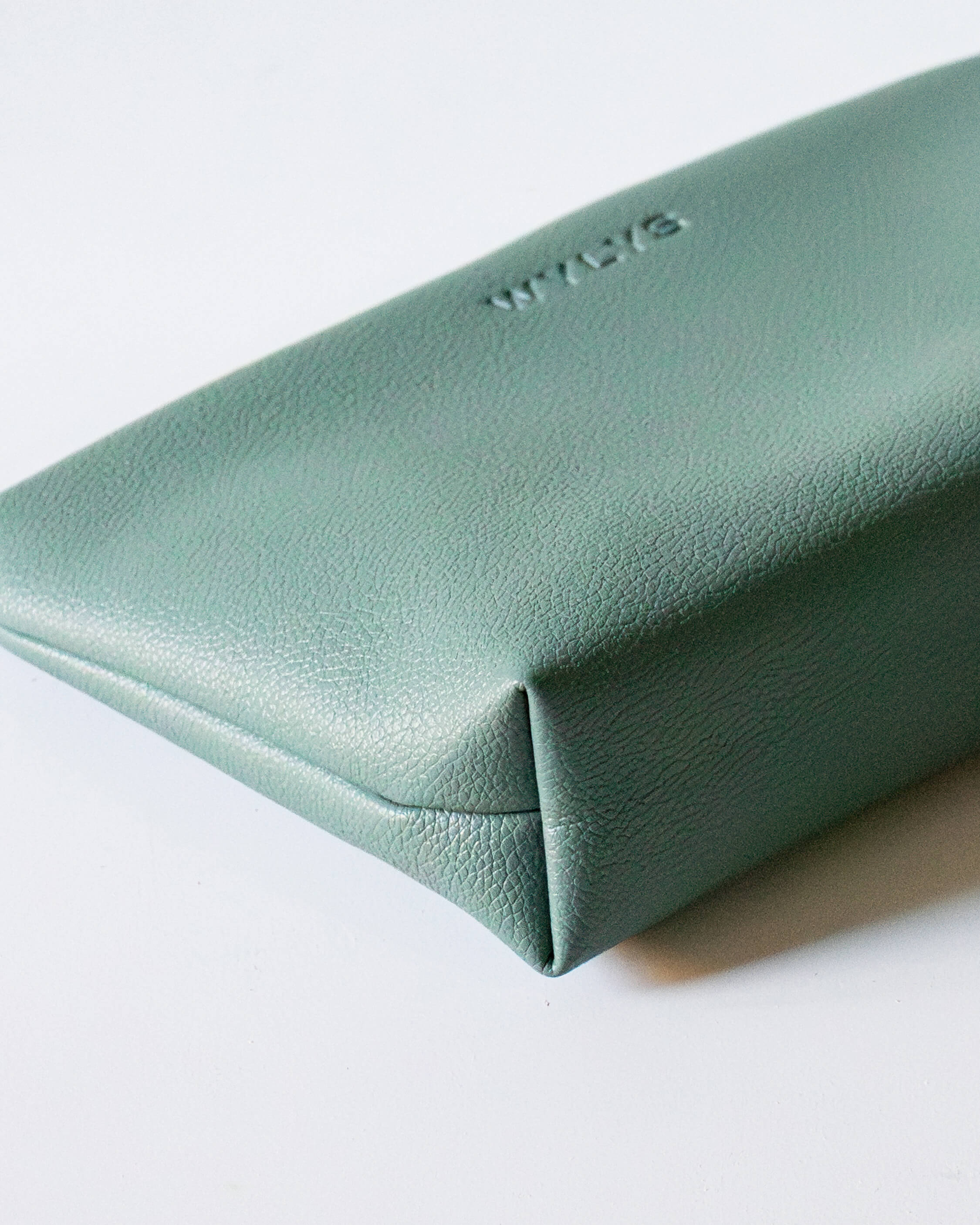 Wylys Sage Verte Makeup Bag